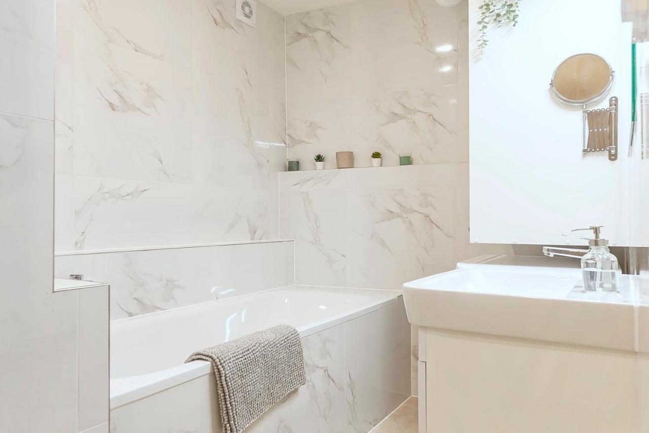 Popular Location / Street View / 4 Ppl / Netflix Apartamento Praga Exterior foto